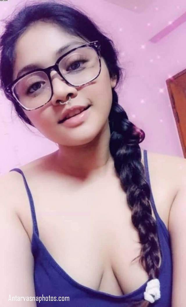 https://pub-5fcdf72a54cd4edbb03ec3edaa415a42.r2.dev/nakedleaks/seductive_desi_girlfriend's_busty_photos/1.jpg