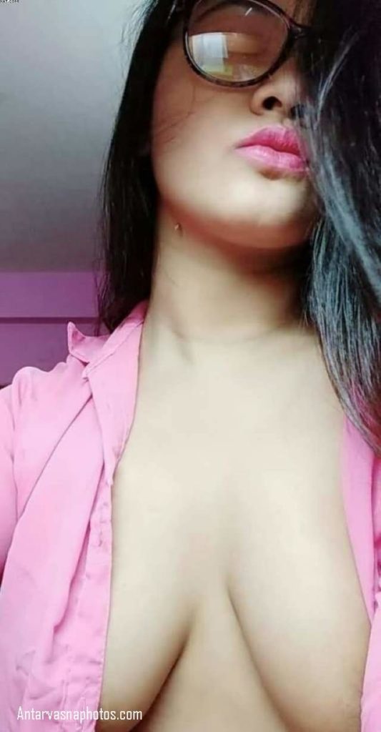 Seductive Desi Girlfriend's Busty Photos