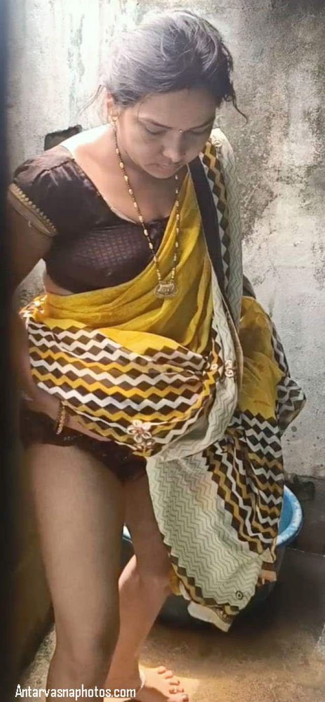 https://pub-5fcdf72a54cd4edbb03ec3edaa415a42.r2.dev/nakedleaks/seductive_desi_images_of_pooja_bhabhi/1.jpg