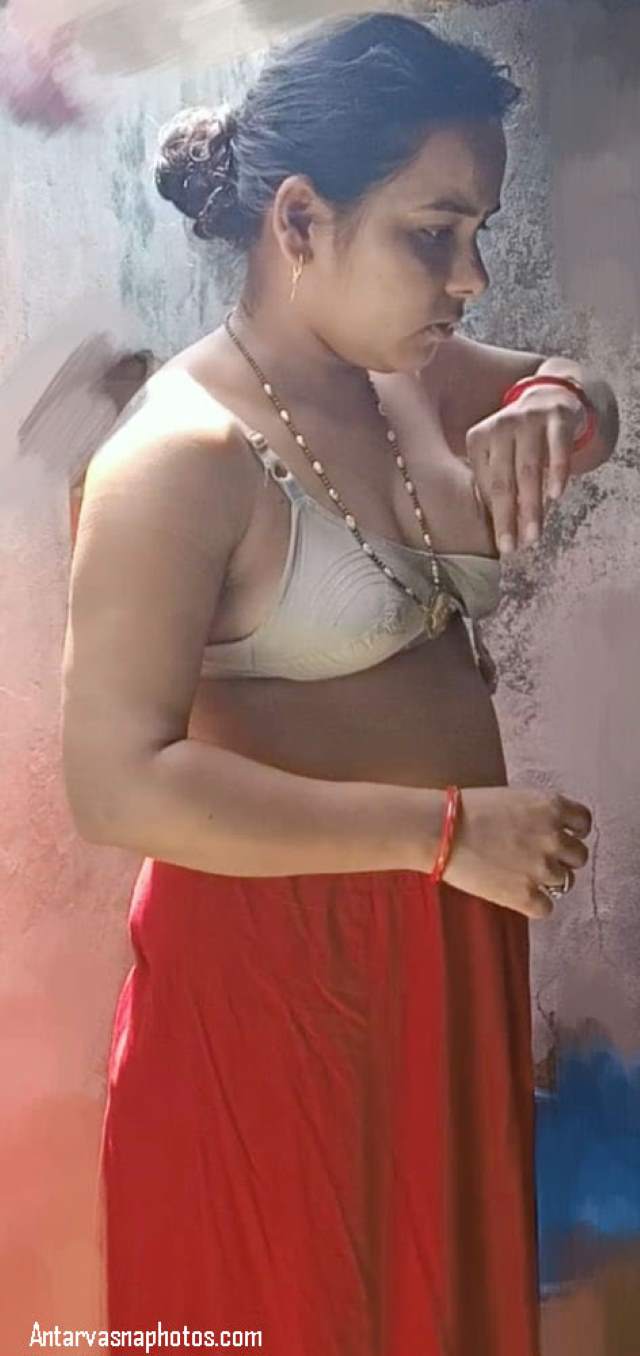 https://pub-5fcdf72a54cd4edbb03ec3edaa415a42.r2.dev/nakedleaks/seductive_desi_images_of_pooja_bhabhi/11.jpg