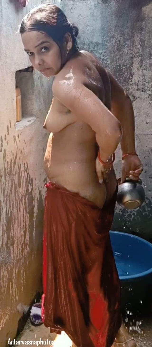 https://pub-5fcdf72a54cd4edbb03ec3edaa415a42.r2.dev/nakedleaks/seductive_desi_images_of_pooja_bhabhi/18.jpg