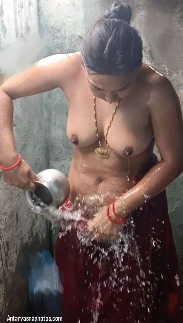 https://pub-5fcdf72a54cd4edbb03ec3edaa415a42.r2.dev/nakedleaks/seductive_desi_images_of_pooja_bhabhi/30.jpg