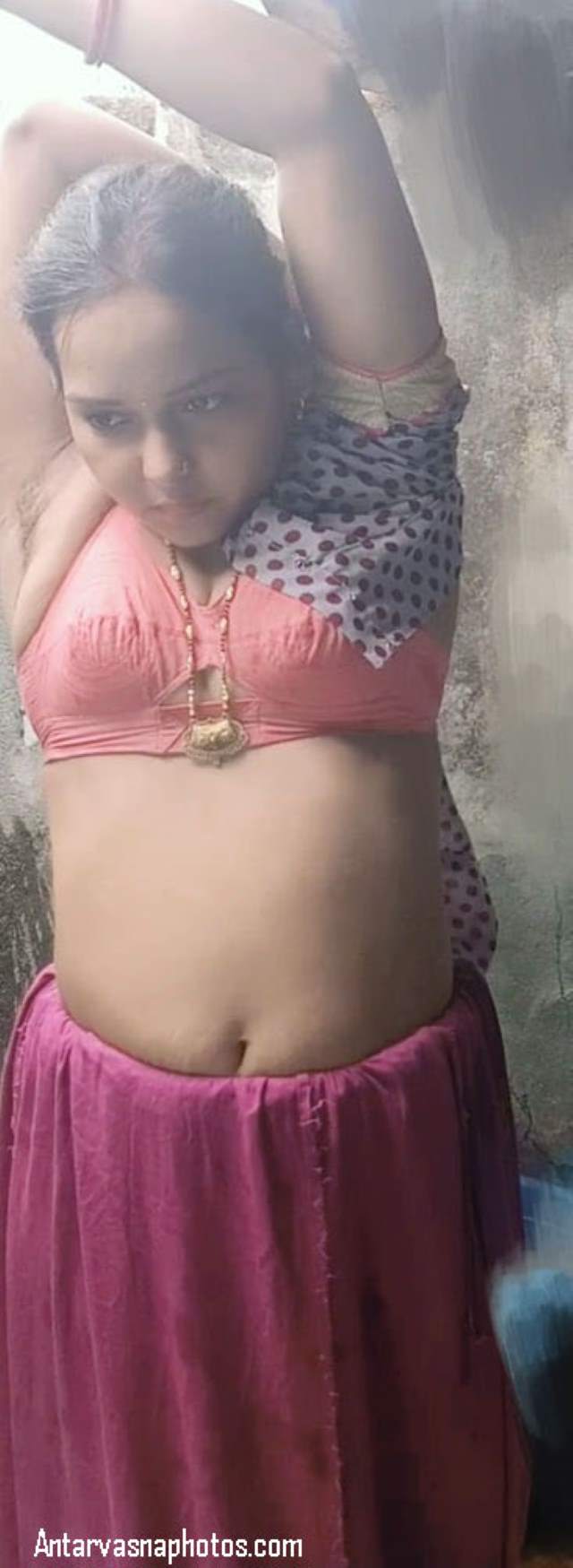 https://pub-5fcdf72a54cd4edbb03ec3edaa415a42.r2.dev/nakedleaks/seductive_desi_images_of_pooja_bhabhi/9.jpg