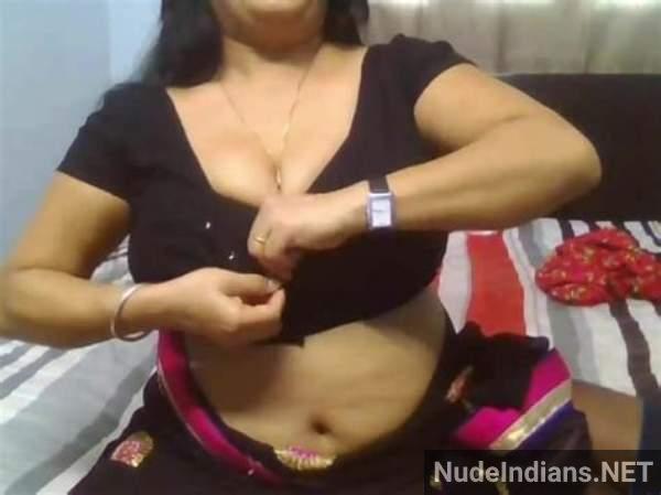 https://pub-5fcdf72a54cd4edbb03ec3edaa415a42.r2.dev/nakedleaks/seductive_desi_mature_aunties_flaunting_their_curves_for_attention/5.jpg