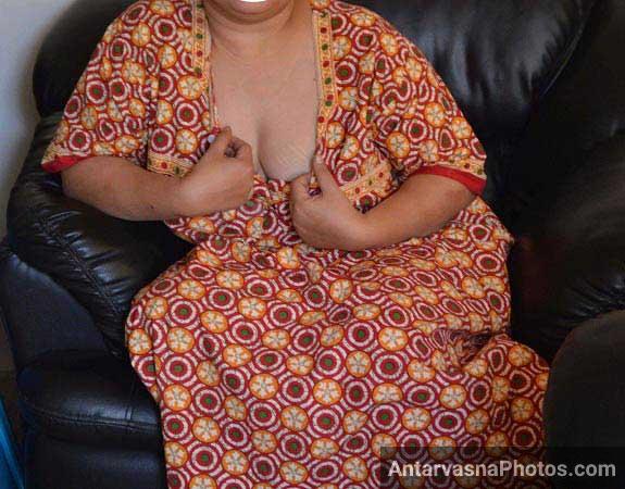 https://pub-5fcdf72a54cd4edbb03ec3edaa415a42.r2.dev/nakedleaks/seductive_display_by_indian_aunt_in_nightwear/2.jpg