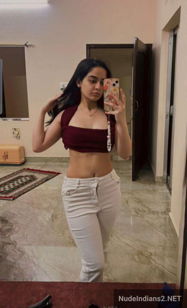 https://pub-5fcdf72a54cd4edbb03ec3edaa415a42.r2.dev/nakedleaks/seductive_display_of_a_muslim_teen's_beauty_to_a_family_member/1.jpg