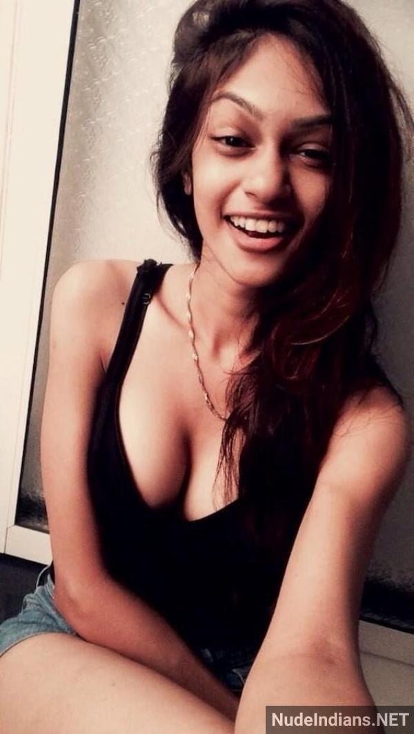 https://pub-5fcdf72a54cd4edbb03ec3edaa415a42.r2.dev/nakedleaks/seductive_display_of_curvy_figure_by_south_delhi_girlfriend_niyati/23.jpg