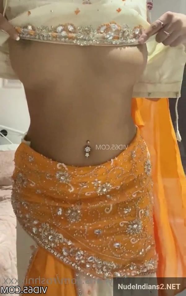 https://pub-5fcdf72a54cd4edbb03ec3edaa415a42.r2.dev/nakedleaks/seductive_display_of_gujarati_nri_roshni_in_naked_body_and_erotic_poses/2.jpg