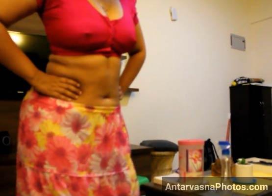 https://pub-5fcdf72a54cd4edbb03ec3edaa415a42.r2.dev/nakedleaks/seductive_gujarati_aunt_tempts_with_sensual_moves_–_explicit_images/1.jpg