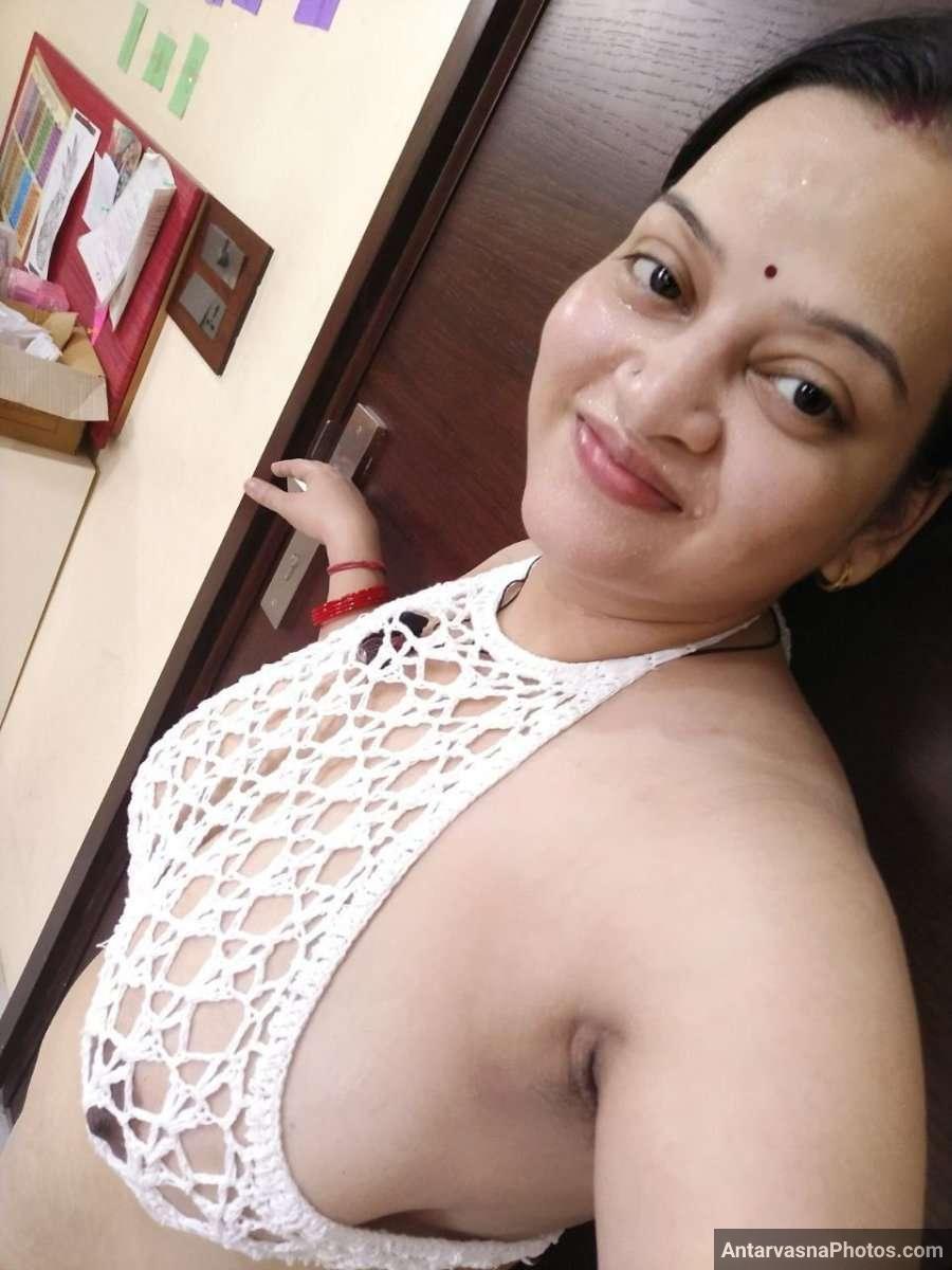 https://pub-5fcdf72a54cd4edbb03ec3edaa415a42.r2.dev/nakedleaks/seductive_images_of_a_bengali_aunt_from_kolkata/1.jpg