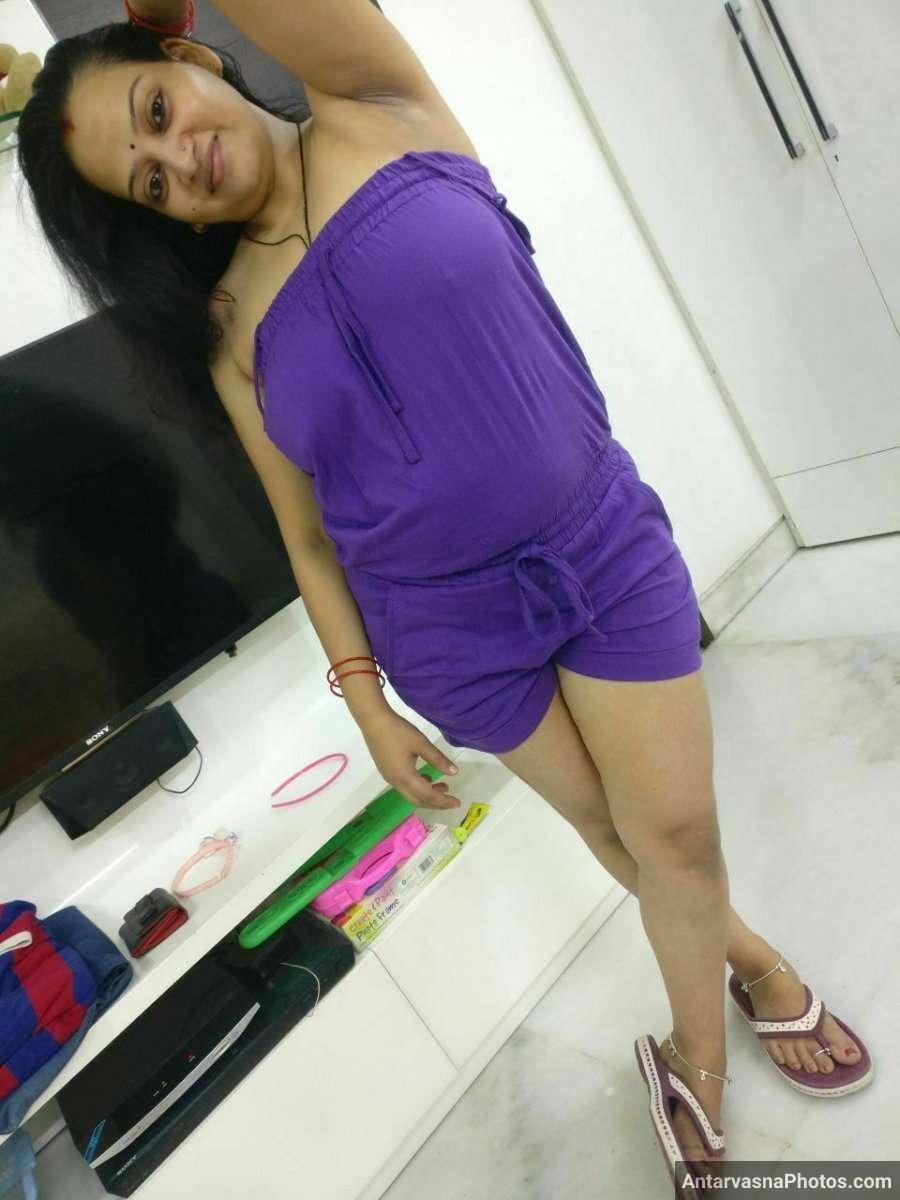 https://pub-5fcdf72a54cd4edbb03ec3edaa415a42.r2.dev/nakedleaks/seductive_images_of_a_bengali_aunt_from_kolkata/4.jpg