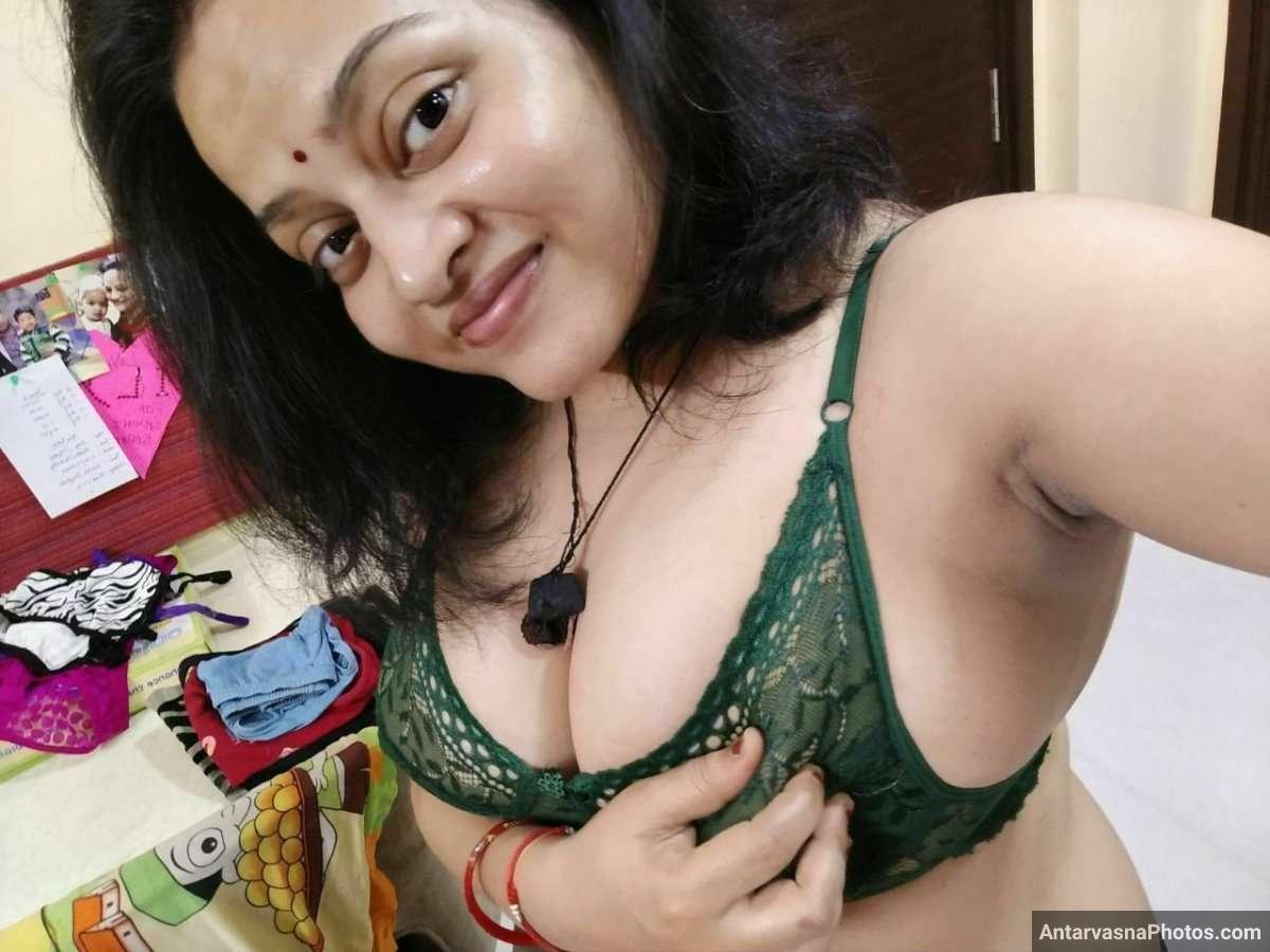 https://pub-5fcdf72a54cd4edbb03ec3edaa415a42.r2.dev/nakedleaks/seductive_images_of_a_bengali_aunt_from_kolkata/7.jpg