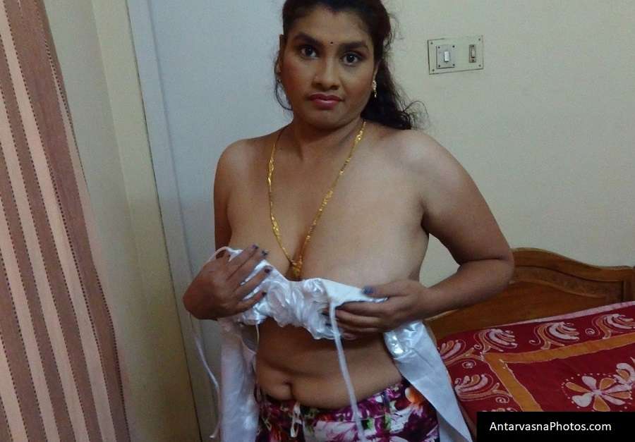 https://pub-5fcdf72a54cd4edbb03ec3edaa415a42.r2.dev/nakedleaks/seductive_images_of_a_bold_mallu_bhabhi_without_clothes/0.jpg
