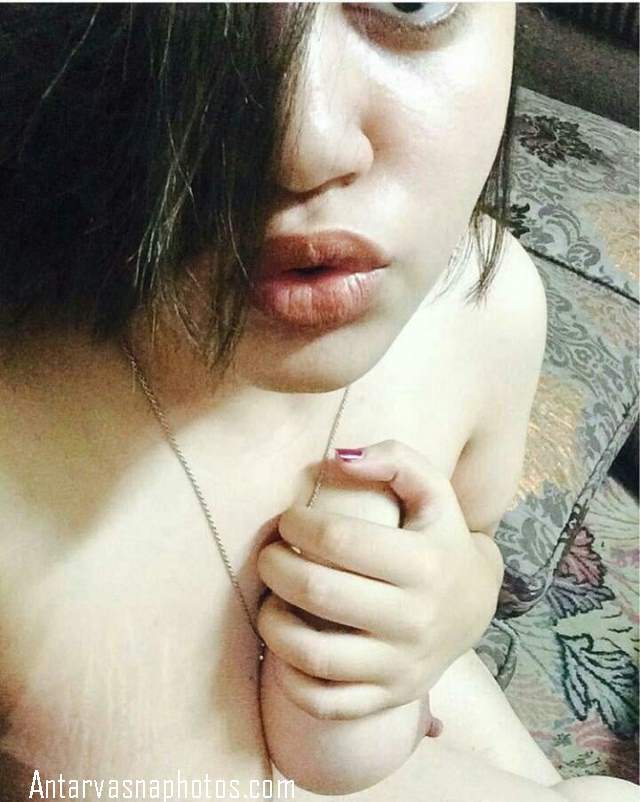https://pub-5fcdf72a54cd4edbb03ec3edaa415a42.r2.dev/nakedleaks/seductive_images_of_a_desi_girl_with_large_bust/4.jpg