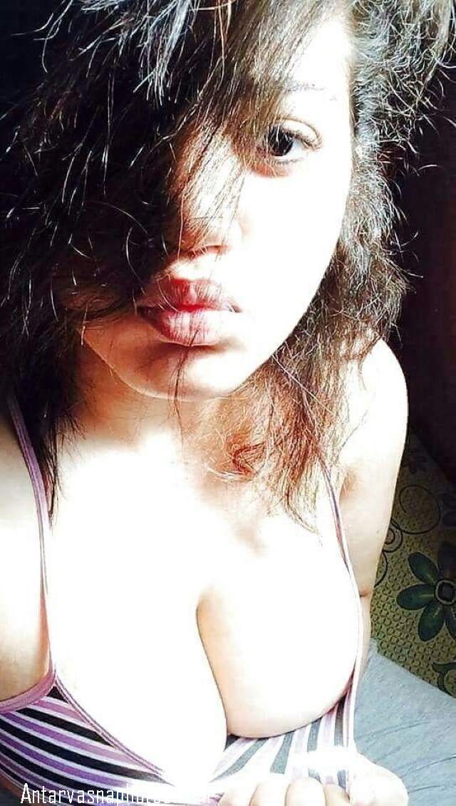 https://pub-5fcdf72a54cd4edbb03ec3edaa415a42.r2.dev/nakedleaks/seductive_images_of_a_desi_girl_with_large_bust/6.jpg