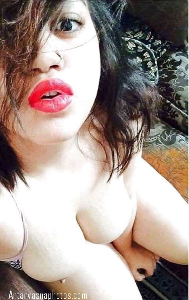 https://pub-5fcdf72a54cd4edbb03ec3edaa415a42.r2.dev/nakedleaks/seductive_images_of_a_desi_girl_with_large_bust/7.jpg
