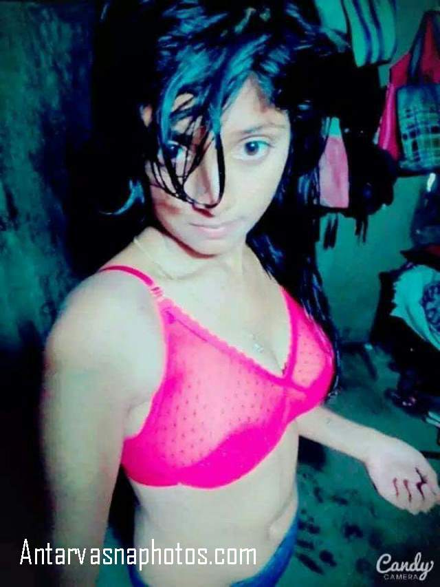 https://pub-5fcdf72a54cd4edbb03ec3edaa415a42.r2.dev/nakedleaks/seductive_images_of_a_female_college_student/2.jpg