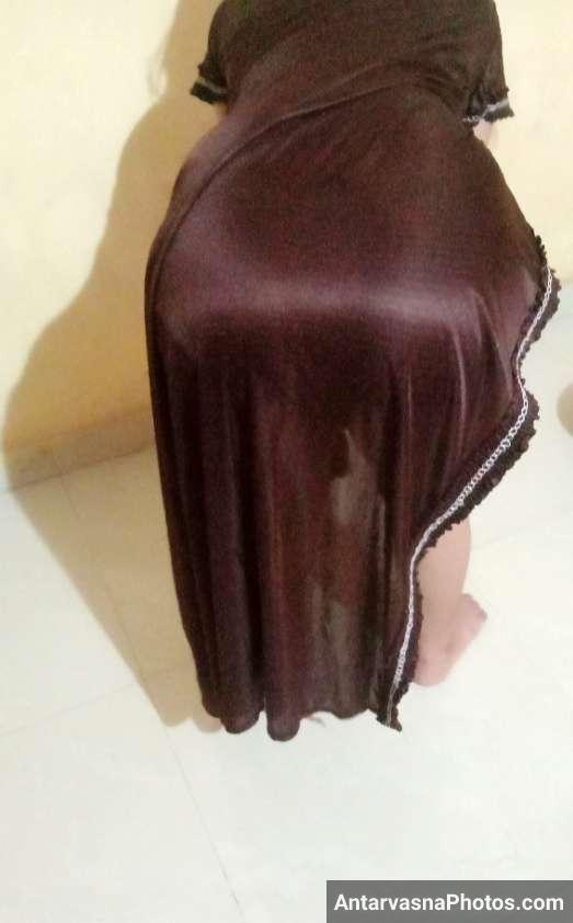 https://pub-5fcdf72a54cd4edbb03ec3edaa415a42.r2.dev/nakedleaks/seductive_images_of_a_hot_desi_wife_in_a_brown_nightgown/11.jpg