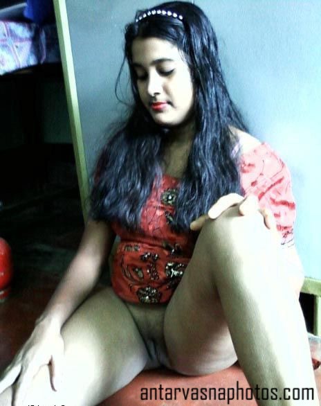https://pub-5fcdf72a54cd4edbb03ec3edaa415a42.r2.dev/nakedleaks/seductive_images_of_a_relative's_intimate_area/2.jpg