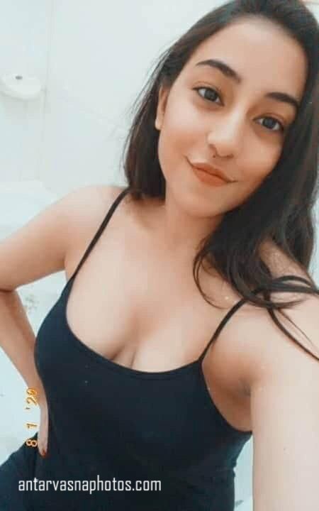 https://pub-5fcdf72a54cd4edbb03ec3edaa415a42.r2.dev/nakedleaks/seductive_images_of_a_sensual_woman/0.jpg