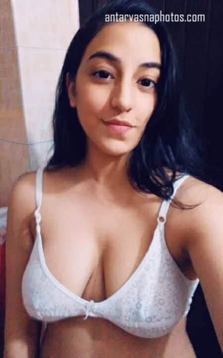https://pub-5fcdf72a54cd4edbb03ec3edaa415a42.r2.dev/nakedleaks/seductive_images_of_a_sensual_woman/1.jpg