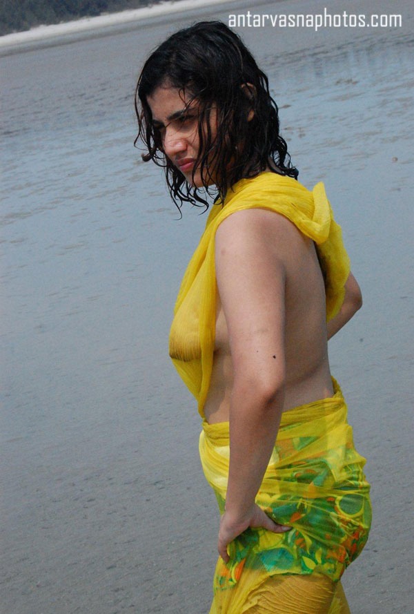 https://pub-5fcdf72a54cd4edbb03ec3edaa415a42.r2.dev/nakedleaks/seductive_images_of_a_tamil_model/3.jpg