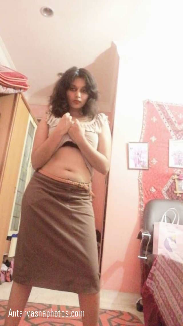 https://pub-5fcdf72a54cd4edbb03ec3edaa415a42.r2.dev/nakedleaks/seductive_images_of_a_topless_woman/0.jpg