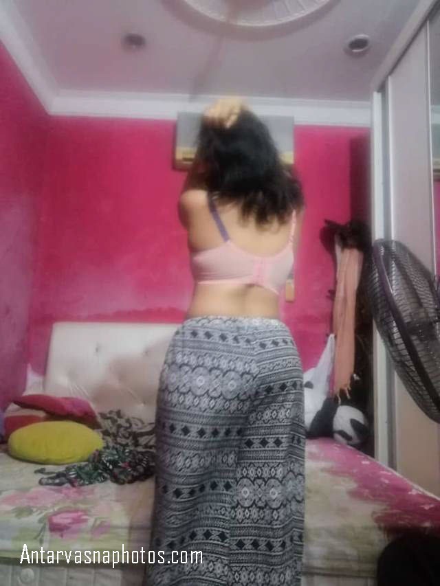 https://pub-5fcdf72a54cd4edbb03ec3edaa415a42.r2.dev/nakedleaks/seductive_images_of_a_topless_woman/6.jpg