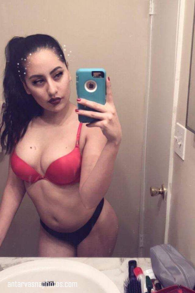 https://pub-5fcdf72a54cd4edbb03ec3edaa415a42.r2.dev/nakedleaks/seductive_images_of_an_indian_girl_with_her_lover/5.jpg
