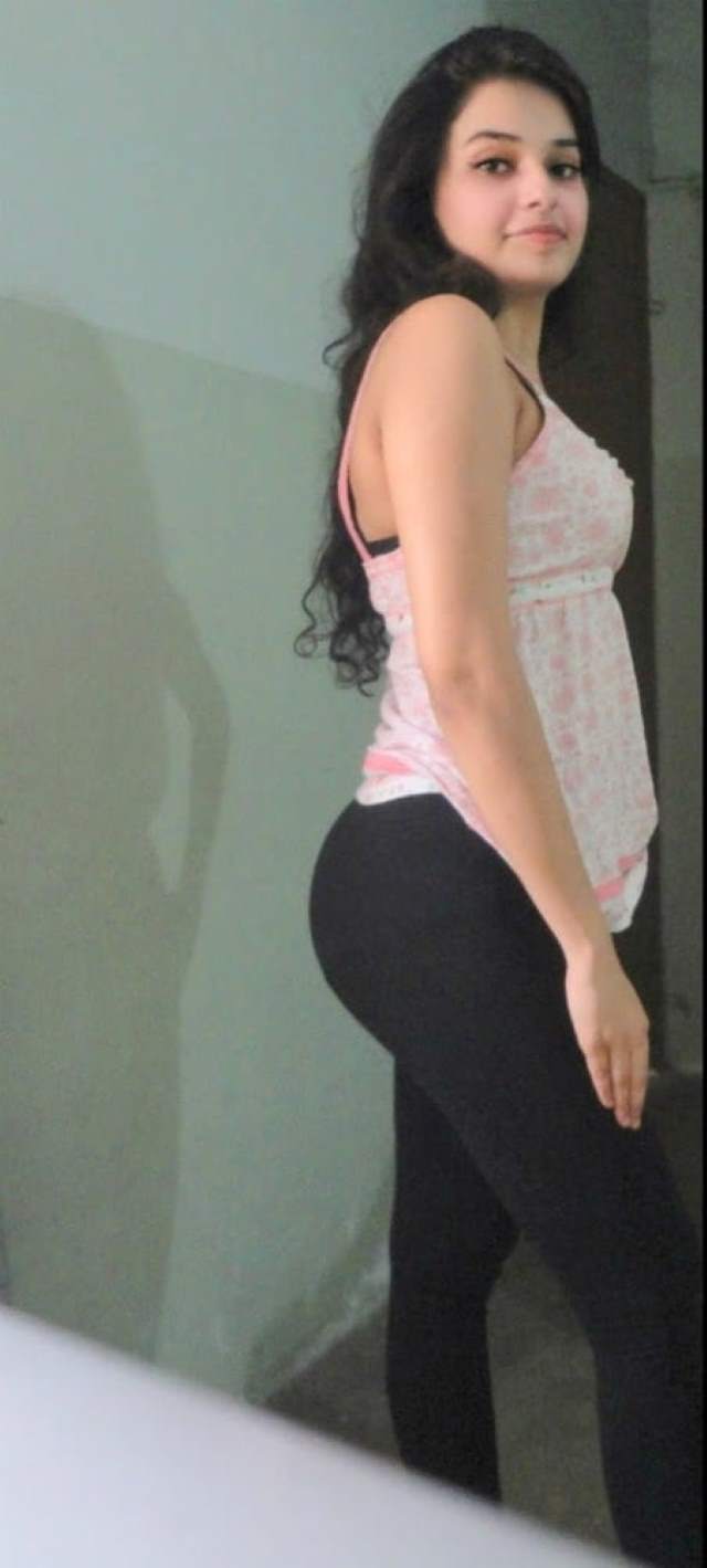 https://pub-5fcdf72a54cd4edbb03ec3edaa415a42.r2.dev/nakedleaks/seductive_images_of_anu,_an_indian_beauty/0.jpg