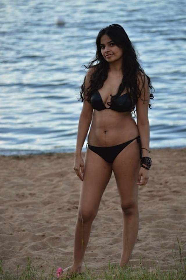 https://pub-5fcdf72a54cd4edbb03ec3edaa415a42.r2.dev/nakedleaks/seductive_images_of_anu,_an_indian_beauty/25.jpg