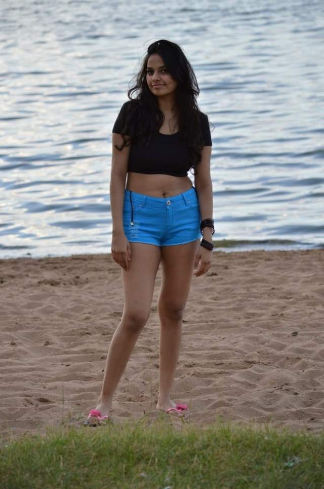 https://pub-5fcdf72a54cd4edbb03ec3edaa415a42.r2.dev/nakedleaks/seductive_images_of_anu,_an_indian_beauty/28.jpg