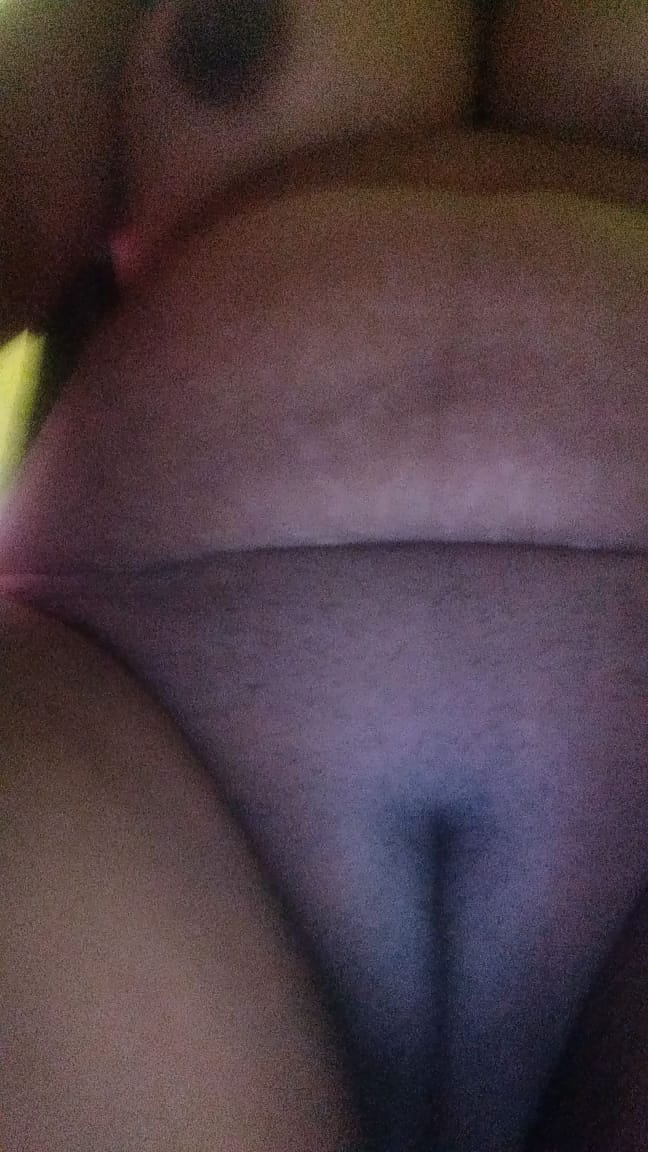 https://pub-5fcdf72a54cd4edbb03ec3edaa415a42.r2.dev/nakedleaks/seductive_images_of_aunt's_private_area/3.jpg