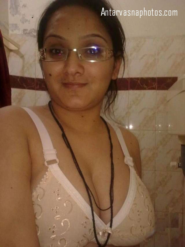 https://pub-5fcdf72a54cd4edbb03ec3edaa415a42.r2.dev/nakedleaks/seductive_images_of_bhabhi's_busty_figure/0.jpg