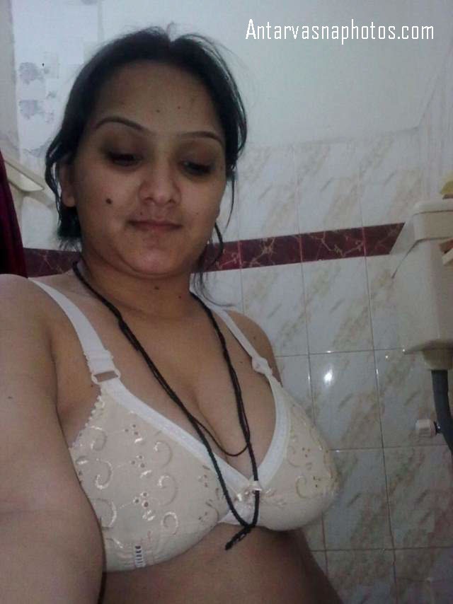 https://pub-5fcdf72a54cd4edbb03ec3edaa415a42.r2.dev/nakedleaks/seductive_images_of_bhabhi's_busty_figure/4.jpg