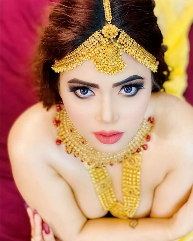 https://pub-5fcdf72a54cd4edbb03ec3edaa415a42.r2.dev/nakedleaks/seductive_images_of_bhojpuri_model_exposed_beauty/1.jpg