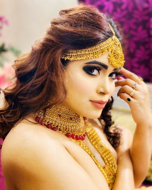 https://pub-5fcdf72a54cd4edbb03ec3edaa415a42.r2.dev/nakedleaks/seductive_images_of_bhojpuri_model_exposed_beauty/3.jpg