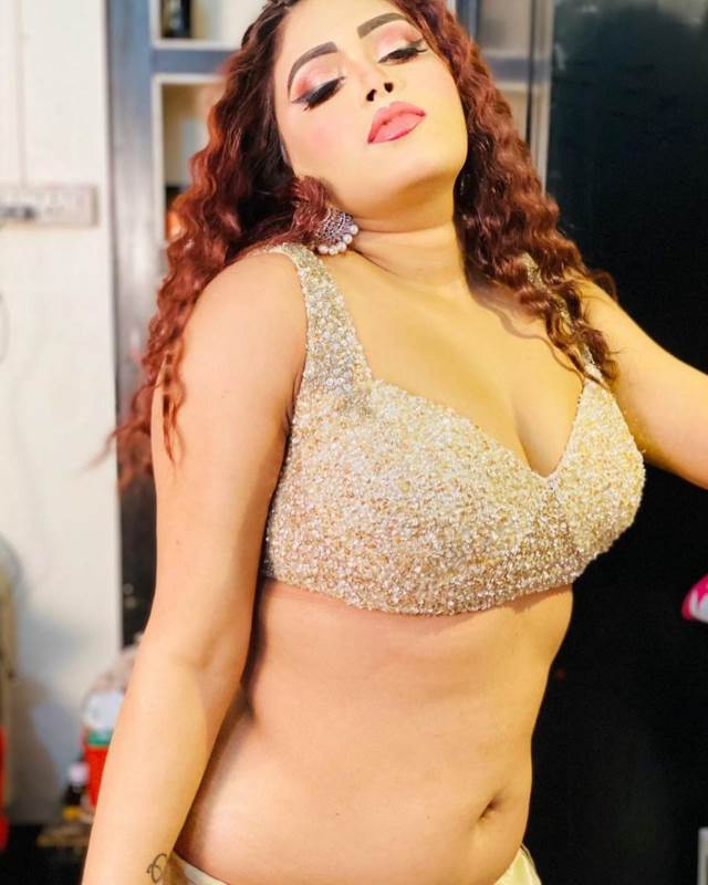 https://pub-5fcdf72a54cd4edbb03ec3edaa415a42.r2.dev/nakedleaks/seductive_images_of_bhojpuri_model_exposed_beauty/6.jpg