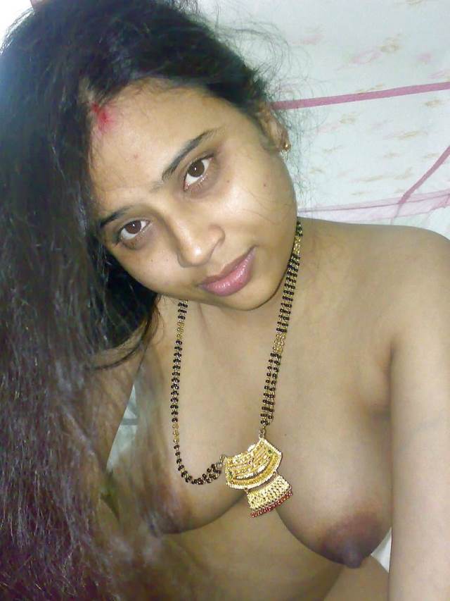 https://pub-5fcdf72a54cd4edbb03ec3edaa415a42.r2.dev/nakedleaks/seductive_images_of_desi_aunties/12.jpg