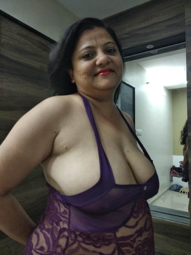 https://pub-5fcdf72a54cd4edbb03ec3edaa415a42.r2.dev/nakedleaks/seductive_images_of_desi_aunties/16.jpg