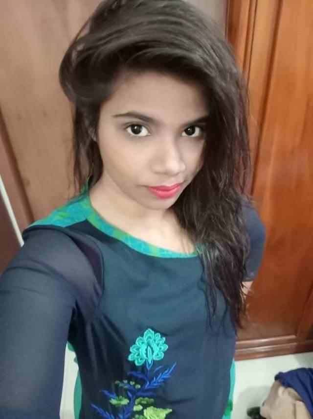 https://pub-5fcdf72a54cd4edbb03ec3edaa415a42.r2.dev/nakedleaks/seductive_images_of_desi_beauty/0.jpg