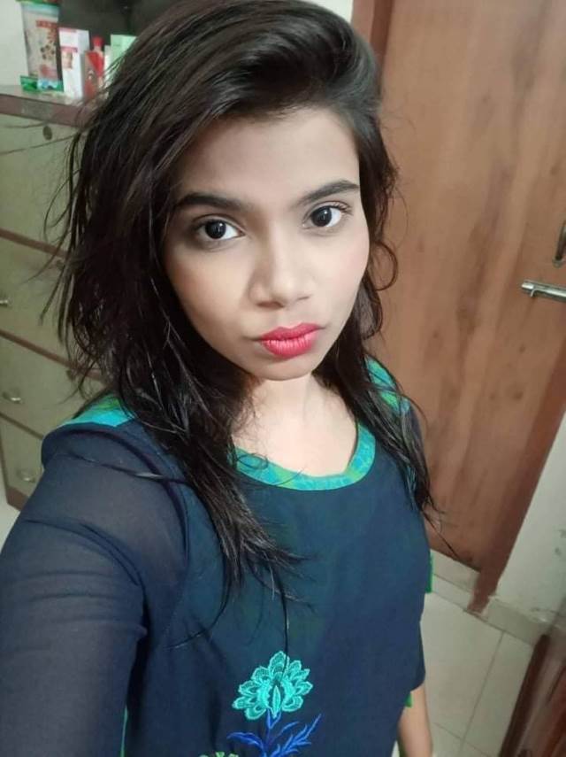 https://pub-5fcdf72a54cd4edbb03ec3edaa415a42.r2.dev/nakedleaks/seductive_images_of_desi_beauty/2.jpg