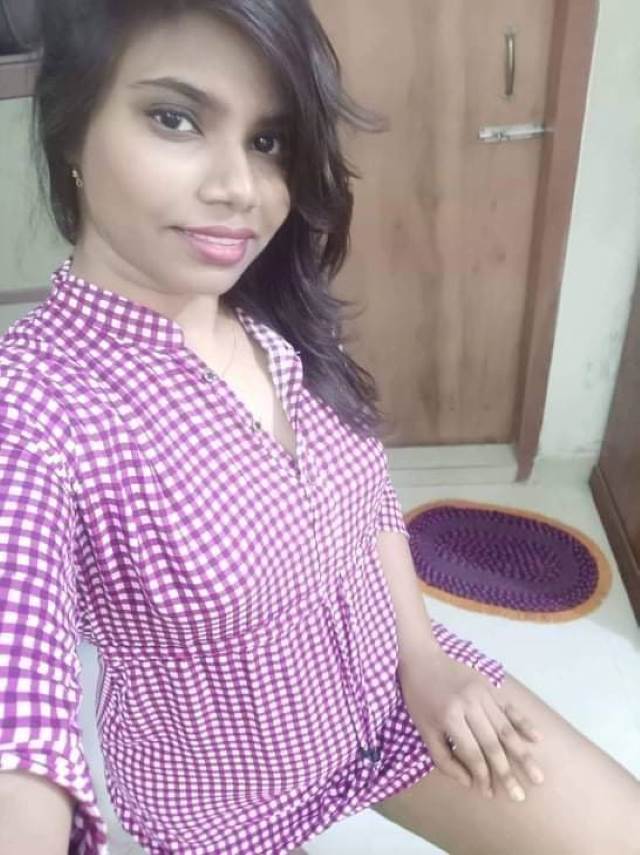 https://pub-5fcdf72a54cd4edbb03ec3edaa415a42.r2.dev/nakedleaks/seductive_images_of_desi_beauty/3.jpg