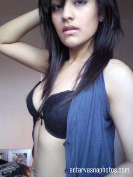 https://pub-5fcdf72a54cd4edbb03ec3edaa415a42.r2.dev/nakedleaks/seductive_images_of_desi_boobs_by_teen_lavanya/0.jpg