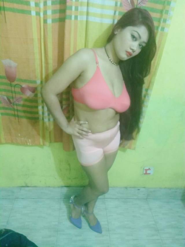 https://pub-5fcdf72a54cd4edbb03ec3edaa415a42.r2.dev/nakedleaks/seductive_images_of_desi_girl_parul_in_hindi/12.jpg