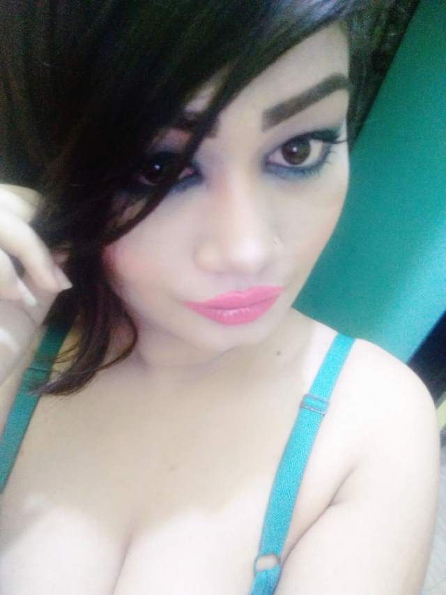 https://pub-5fcdf72a54cd4edbb03ec3edaa415a42.r2.dev/nakedleaks/seductive_images_of_desi_girl_parul_in_hindi/14.jpg