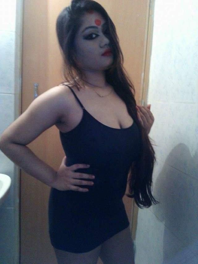 https://pub-5fcdf72a54cd4edbb03ec3edaa415a42.r2.dev/nakedleaks/seductive_images_of_desi_girl_parul_in_hindi/26.jpg