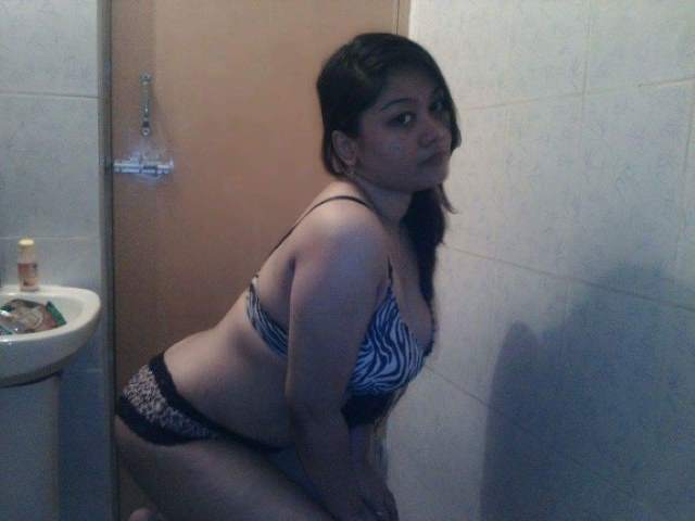 https://pub-5fcdf72a54cd4edbb03ec3edaa415a42.r2.dev/nakedleaks/seductive_images_of_desi_girl_parul_in_hindi/28.jpg