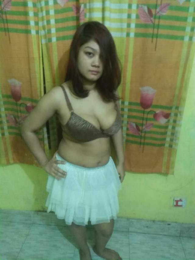 https://pub-5fcdf72a54cd4edbb03ec3edaa415a42.r2.dev/nakedleaks/seductive_images_of_desi_girl_parul_in_hindi/5.jpg