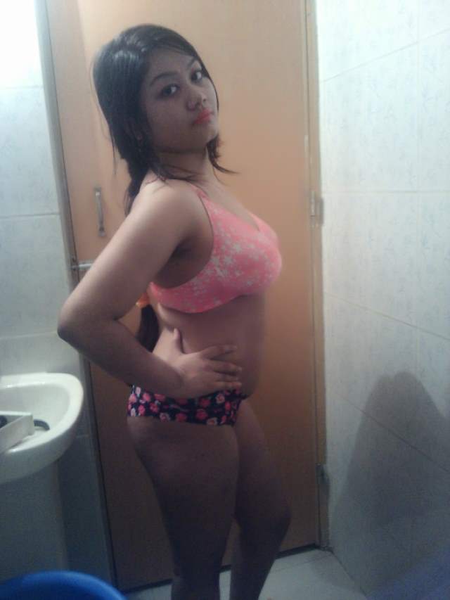 https://pub-5fcdf72a54cd4edbb03ec3edaa415a42.r2.dev/nakedleaks/seductive_images_of_desi_girl_parul_in_hindi/7.jpg